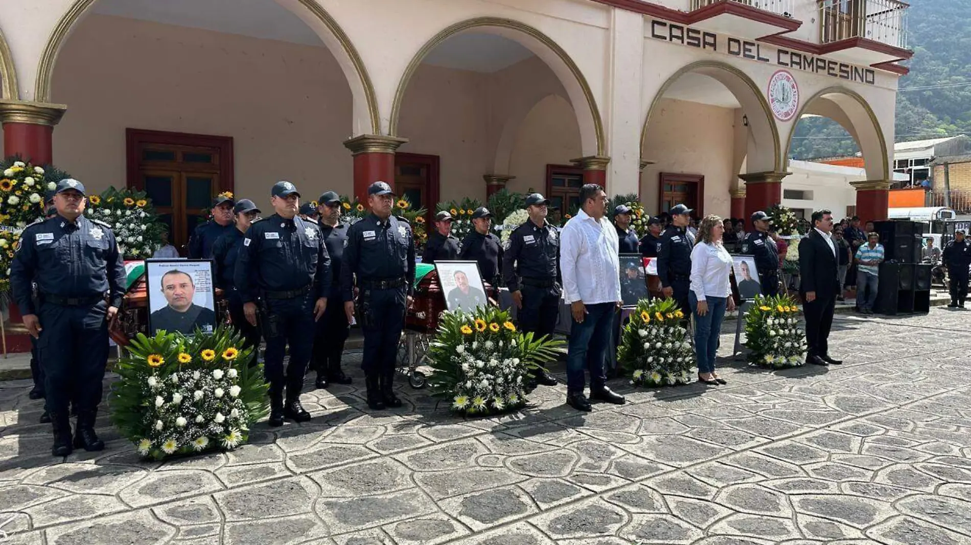 Homenaje a los cuatro policías que murieron tras ser arrastrados por una corriente en Tepetlán 